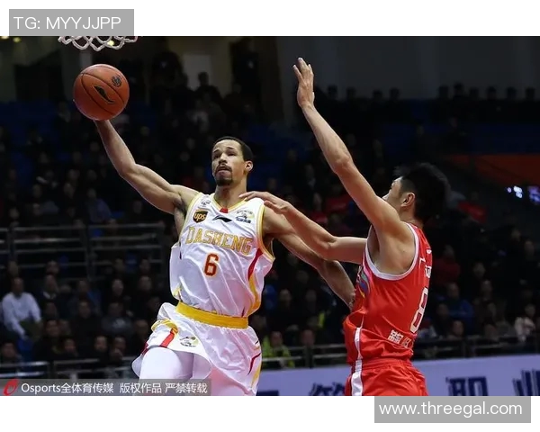 南京同曦迎战时代广州全力争胜展现篮球激情与团队精神